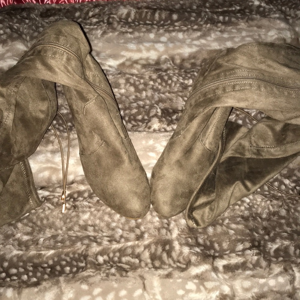Tan thigh high heeled boots ✨